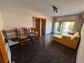 Lloguer Pis  Carrer de montpedrós. Piso de 4 dormitorios en el centro