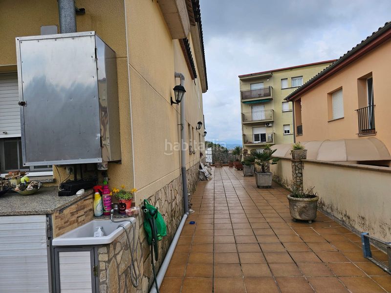 Foto 06a08f52-a989-4e56-a32e-84cad3e694cf. Xalet amb xemeneia calefacció aparcament piscina a Girona