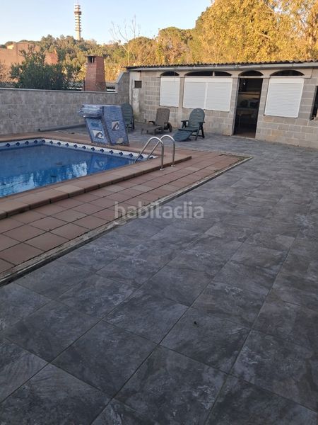 Foto e0bd40c4-1282-4d5b-b483-8da3c6bf52a3. Xalet amb xemeneia calefacció aparcament piscina a Girona