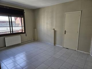 Pis a Sant Andreu de la Barca. Piso luminoso con balcón, reformalo a tu gusto