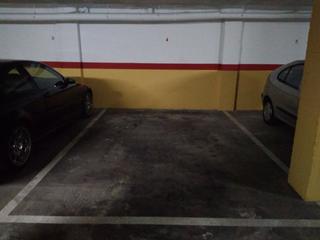 Parking coche en Llagostera. Plaa daparcament en edifici cntric.