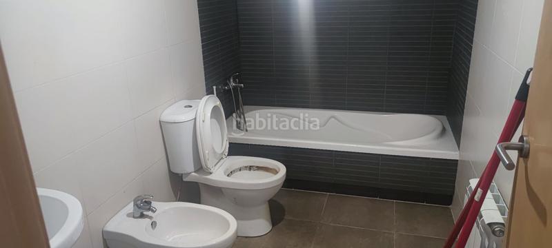 Foto ff88ba04-fa01-46f5-823c-77e6c5f42631. Dúplex  , 3 dormitorios, 2 baños, terraza de 20 m, parking y calefacción a gas. ideal para tu familia. ven a verlo! en Llagostera