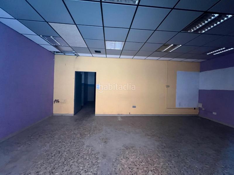 Foto 248e0e66-2bac-4bff-b594-0aad7904f501. Rent business premise in carrer de quetzal 31 in La Bordeta Barcelona