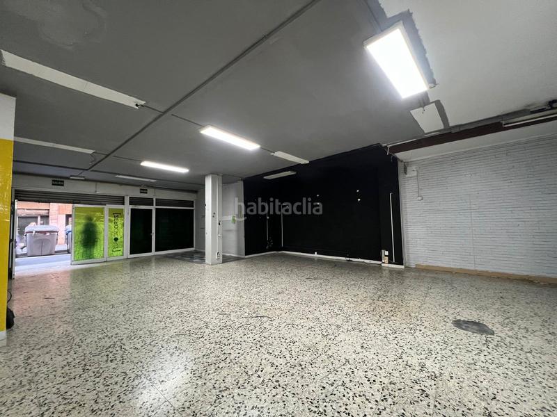 Foto 5879b166-5d48-461f-b22e-0962f7b7075c. Rent business premise in carrer de quetzal 31 in La Bordeta Barcelona