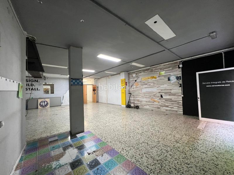 Foto e4abd542-7260-4c1a-8fea-bbceabb37500. Rent business premise in carrer de quetzal 31 in La Bordeta Barcelona
