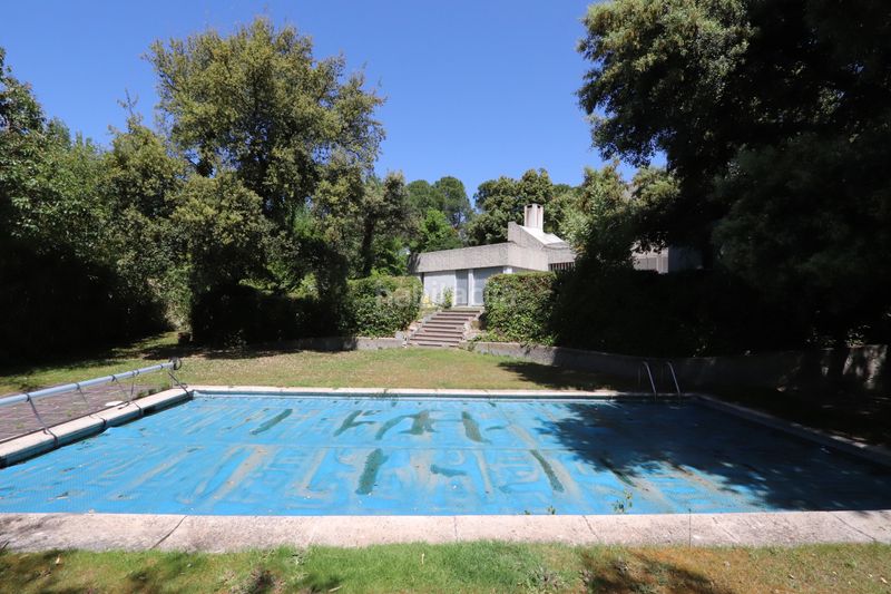 Foto dbbad888-8cb9-499c-ba57-ad9b5ed9f9d6. Xalet amb xemeneia calefacció aparcament piscina a La Moraleja