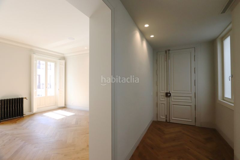 Foto 4247a8e1-4ca0-4f9a-b29d-5ba3490229e0. Piso en Jerónimos Madrid