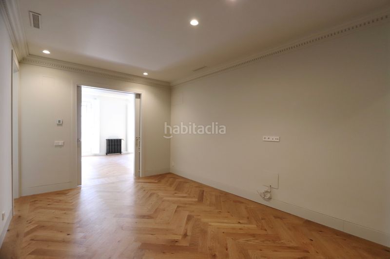 Foto 43e3aef9-e0ab-4a75-ac44-78c04f02838c. Piso en Jerónimos Madrid