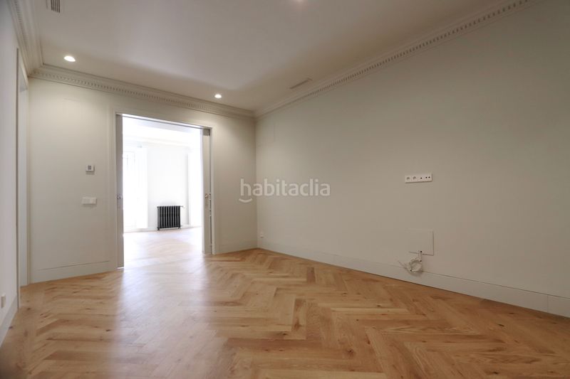 Foto 95e4a703-5f34-4442-b2e8-dfe7b73b8269. Piso en Jerónimos Madrid