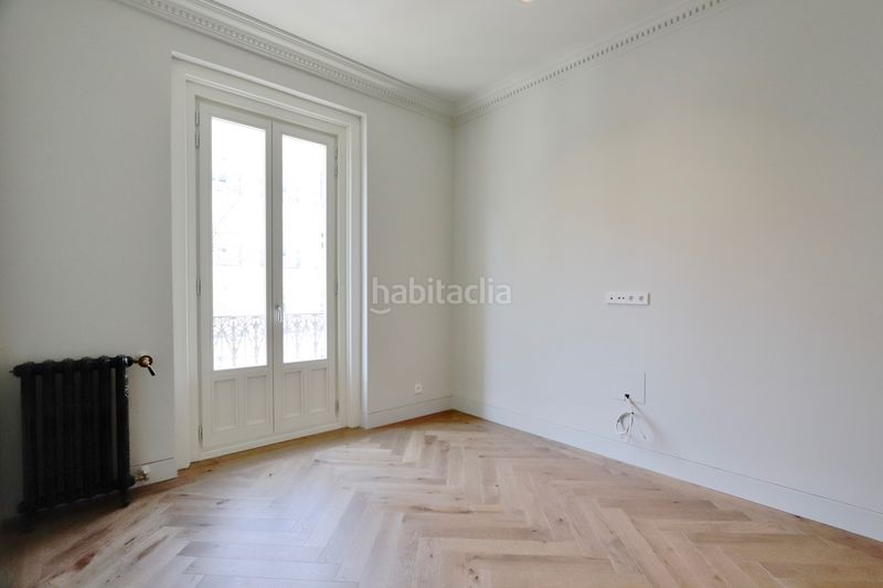 Foto 5a112381-24b9-4bb0-99a1-86f3482ffc08. Pis amb xemeneia calefacció aparcament a Jerónimos Madrid