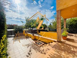 Haus  Plaça de l'església. Villa moderna con piscina