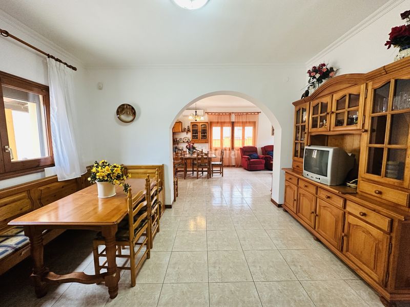 Foto 24976304-aabb-4fe8-94e0-187fcf2ed228. Casa amb piscina a Requesens Empuriabrava