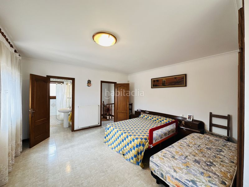 Foto 2f32a23f-cc74-4f76-91fe-4318f91adcf4. Casa amb piscina a Requesens Empuriabrava