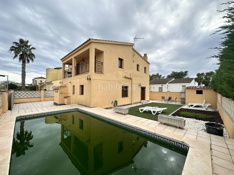 Foto aa063812-f415-4f88-8cd7-fa21e8be76fc. Casa amb piscina a Requesens Empuriabrava