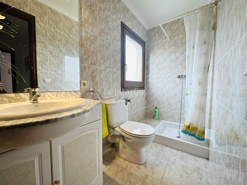 Foto f7a309e3-4c6a-48f4-b1ab-d7c0f9521b3c. Casa amb piscina a Requesens Empuriabrava