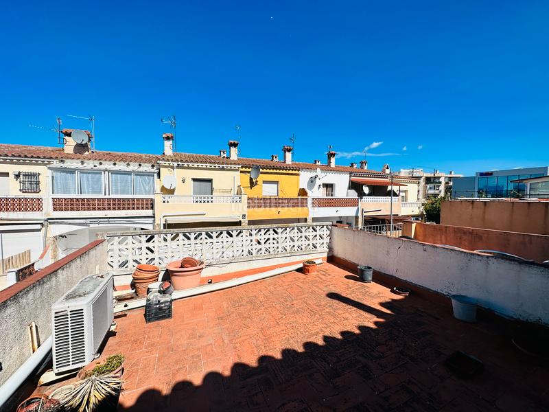 Foto ec586bdd-5014-4853-9c32-3ea2df95feae. Casa a schiera con parcheggio in Puigmal - Mas Nou Empuriabrava