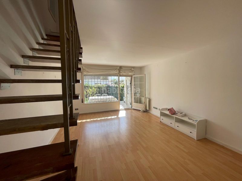 Foto d7a6a98b-5c7c-4802-aa0a-3a8f304cb1bd. Casa adossada a Peni Empuriabrava