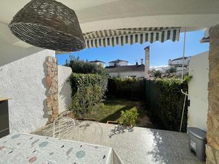 Casa adossada a Peni. Preciosa casa con jardín a pocos minutos de playa