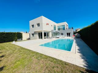 Lloguer Xalet a Alberes. Casa con piscina disponible para alquiler anual