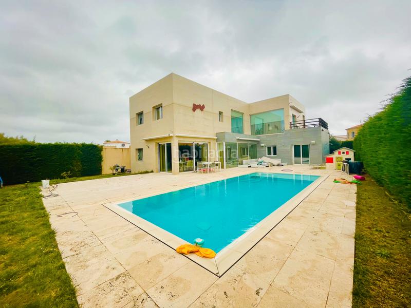 Foto 33bb779a-e262-4d31-9944-60d54d6a78be. Chalet casa con piscina en venta en Alberes Empuriabrava