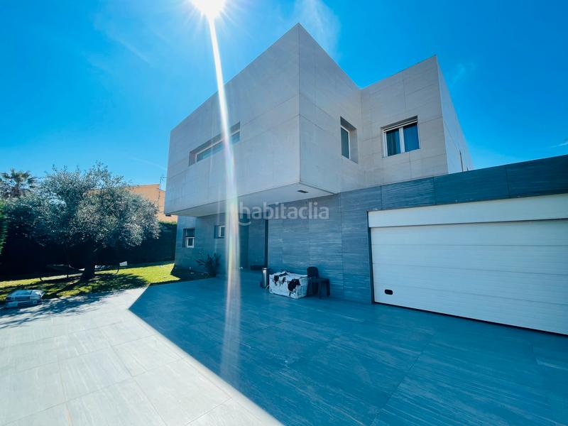 Foto 3456800d-87ad-48fc-9adc-af62577aa289. Chalet casa con piscina en venta en Alberes Empuriabrava
