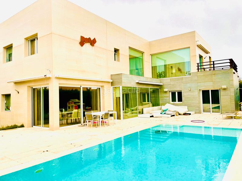 Foto 5eece433-3b6b-4e5c-8c8d-aa9c656a541b. Chalet casa con piscina en venta en Alberes Empuriabrava