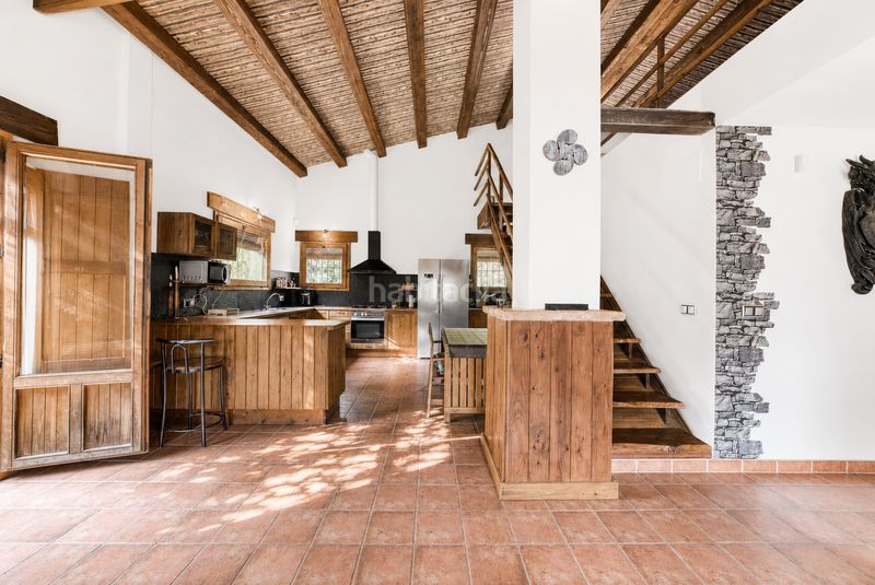 Foto 1e4ab139-e70b-4821-b192-9e72f8b954f0. Casa amb xemeneia calefacció aparcament a Sils