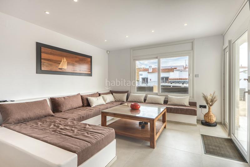 Foto b04bf45b-23e4-4f79-bbd9-32137707f29e. Alquiler casa  con piscina para alquiler anual en Roses