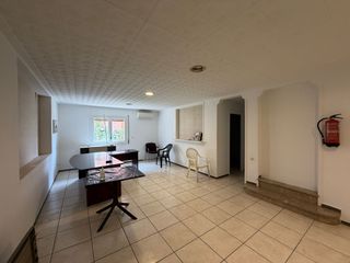 Business premise in Peni