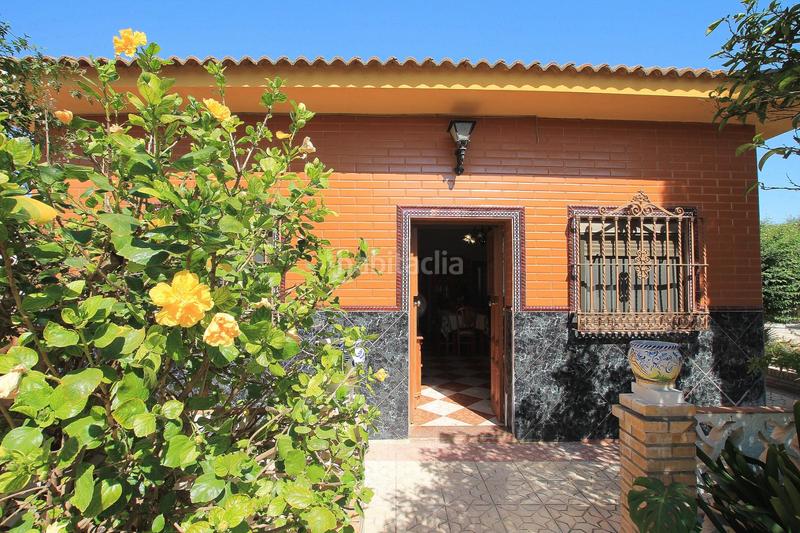 Foto 3deefdef-fb0e-45fc-912b-963e8cf183da. Chalet con riscaldamento parcheggio piscina in Oromana Alcalá de Guadaira