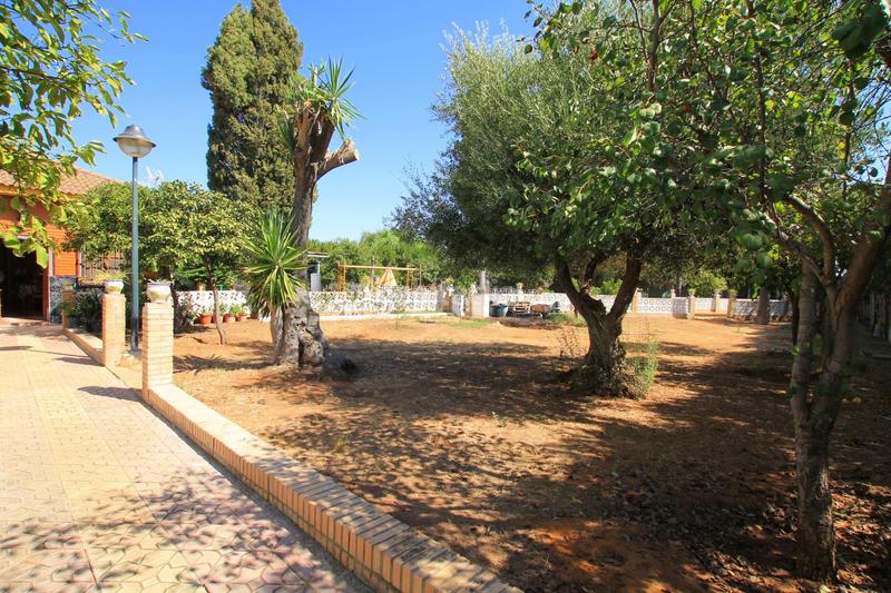 Foto b692c7a9-e7b5-4c6f-8385-dd4537707104. Chalet con riscaldamento parcheggio piscina in Oromana Alcalá de Guadaira