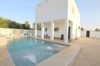 Chalet à Oromana. Tengo en exclusiva, tu refugio natural a un paso de sevilla, urb