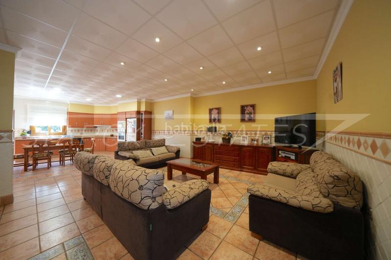 Foto 0a601cfd-5a95-4607-8496-d29fb22a55a4. Casa adosada en Verger (el)