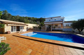 Bauernhof in Orba. Villa de lujo en orba elegancia, versatilidad y potencial infini