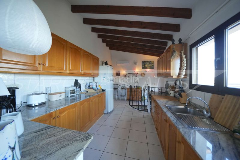 Foto 15f8b2ea-e8d9-4629-85d4-19cfd31da43b. Casa amb xemeneia piscina a Pego