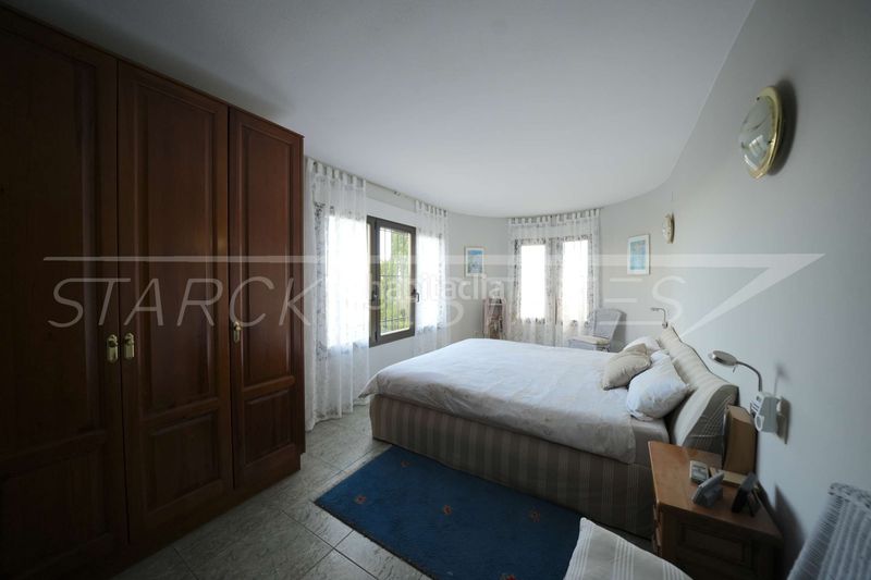 Foto 3520150b-6b82-47c4-bea6-665beb8c333b. Casa amb xemeneia piscina a Pego