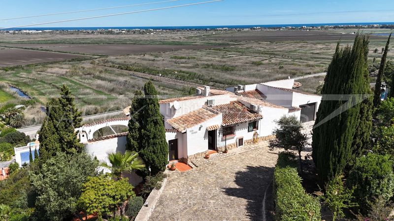 Foto 555107ad-cd94-448d-b189-d1e3774b7be1. Casa amb xemeneia piscina a Pego