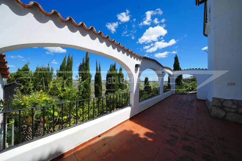 Foto 5c41efa1-2fa7-424a-86d9-2dcaed03345d. Casa amb xemeneia piscina a Pego