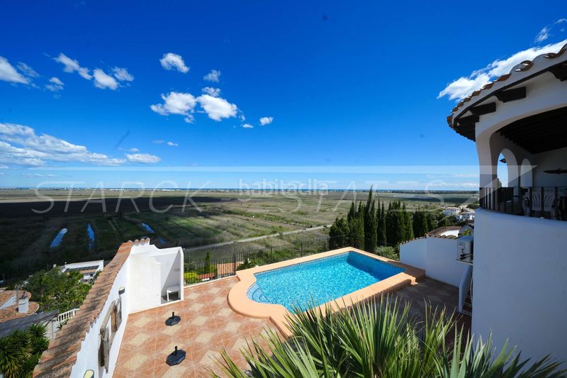 Foto c295dbb9-9b42-4a10-b2a3-45823b5fb622. Casa amb xemeneia piscina a Pego