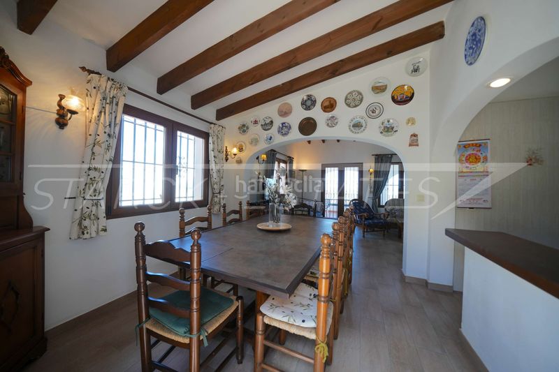 Foto c7113a63-cb63-4ca4-a555-c0365964d8bc. Casa amb xemeneia piscina a Pego