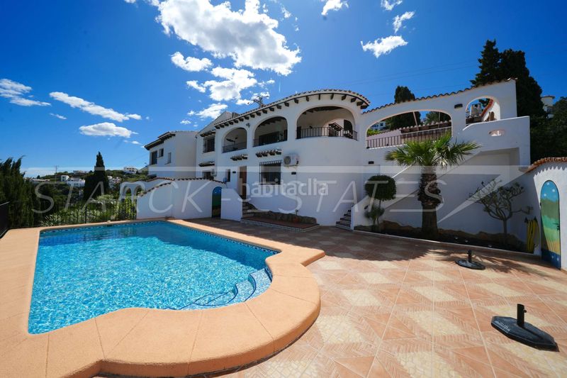 Foto d879a791-abfe-4679-9565-06a7a709b1e5. Casa amb xemeneia piscina a Pego