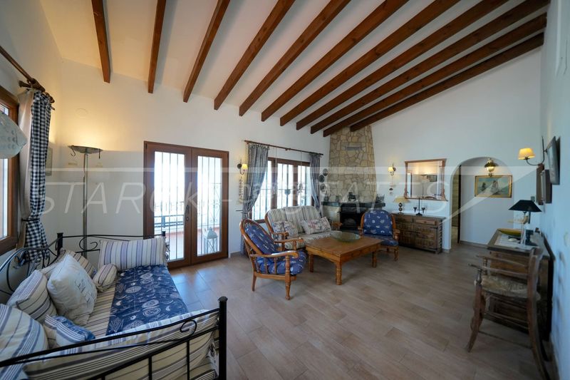 Foto fafb1cf8-2913-42c5-a320-a72b81174019. Casa amb xemeneia piscina a Pego