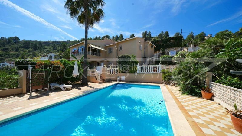 Foto c1b92e49-5335-4e84-a1d0-7d8d2f52f25c. Casa amb xemeneia piscina a Benidoleig