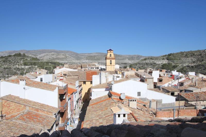 Foto 334e1dc5-2d56-4e47-a79f-88992af4a762. Casa adossada a Castell de Castells