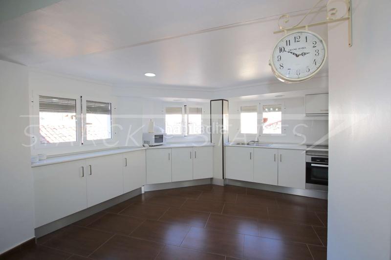 Foto d95a8c36-d381-4405-adb4-75bc8ff70a43. Casa adossada a Castell de Castells