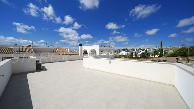 Foto 9fe81b69-c623-42db-8d4f-894848ec88ad. Casa amb piscina a Centro de la Ciudad Quesada Rojales