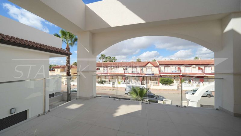 Foto ad3a835d-40a2-4cc8-a9d9-f58844eee936. Casa amb piscina a Centro de la Ciudad Quesada Rojales