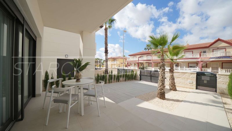 Foto c42e90dd-b367-46e4-b7f3-05b3491eedb9. Casa amb piscina a Centro de la Ciudad Quesada Rojales