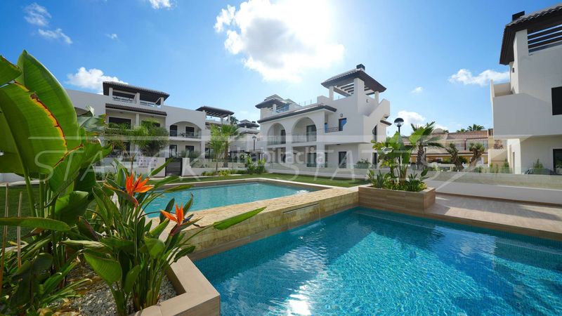 Foto edf7a7ee-4714-4912-a47a-ece734668a3a. Casa amb piscina a Centro de la Ciudad Quesada Rojales