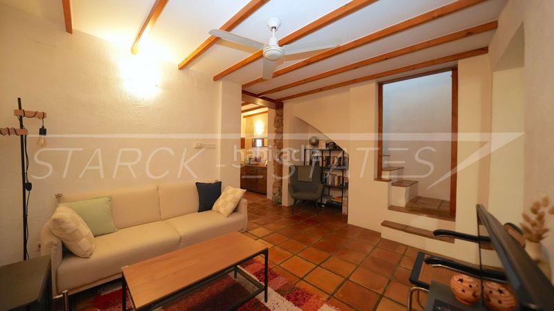 Foto db23e4af-e3d7-488f-ad50-792d4fe3d800. Casa adossada amb xemeneia a Benidoleig